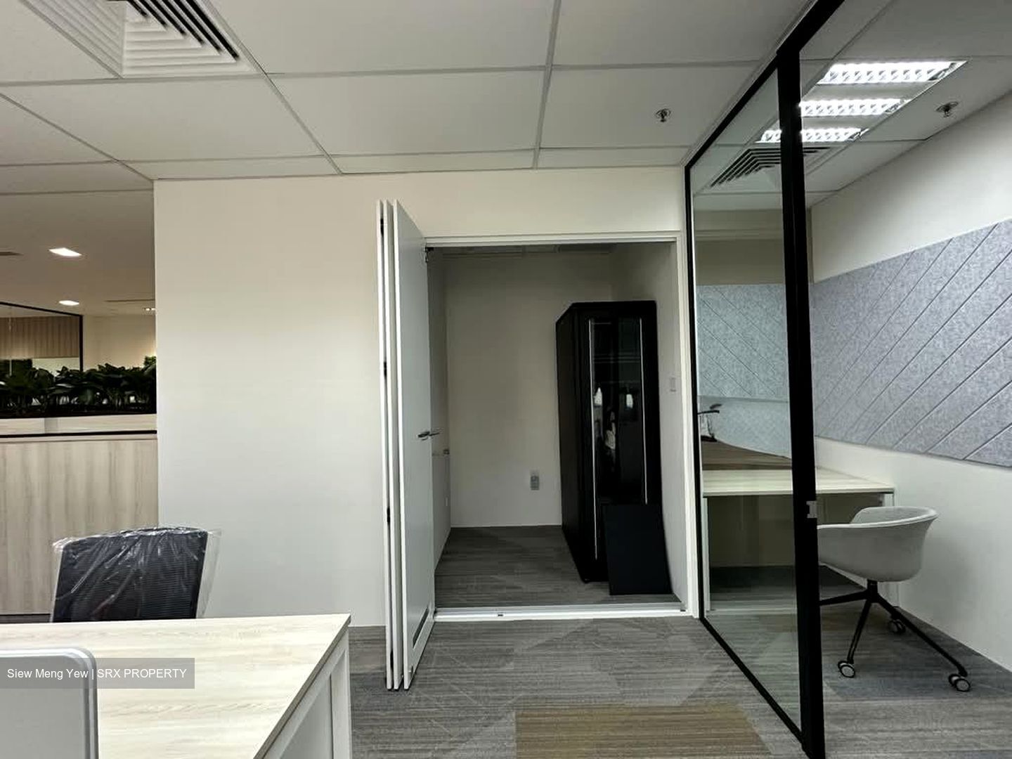 Lippo Centre (D2), Office #573462771